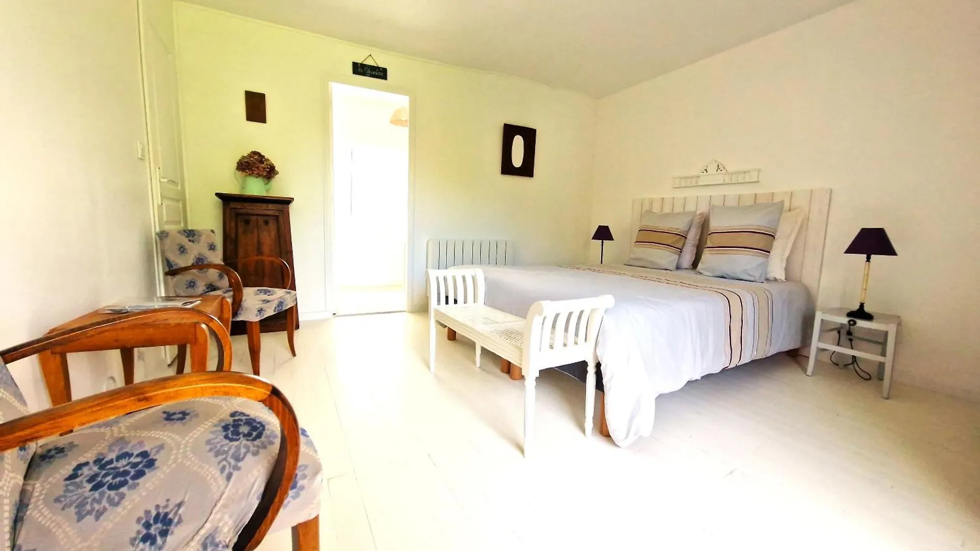 La Fontaine De Resnel Bed and Breakfast Frehel